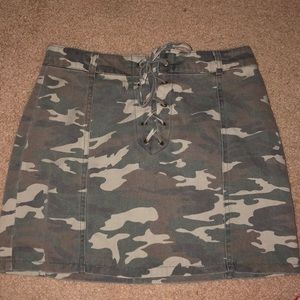 Forever 21 camo skirt